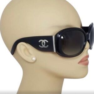 Chanel sunglasses good used condition small invisible scratches.